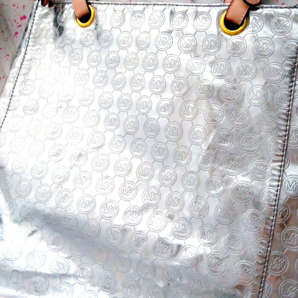 MICHEAL  KORS SHIMMER SILVER PURSE